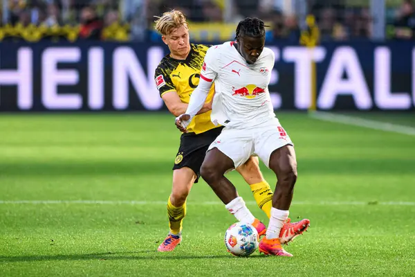 DORTMUND, GERMANY - 4 Ekim 2025: Johan Bakayoko, Daniel Svensson - 1.Bundesliga maçı Borussia Dortmund vs RB Leipzig at Signal Iduna Park.