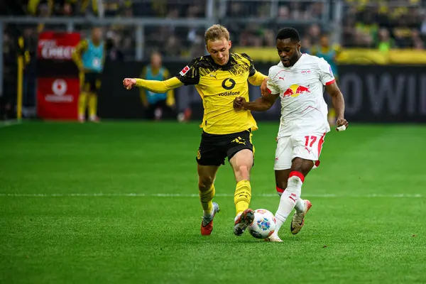 DORTMUND, GERMANY - 4 Ekim 2025: Ridle Baku, Maximilian Beier - 1.Bundesliga maçı Borussia Dortmund vs RB Leipzig at Signal Iduna Park.