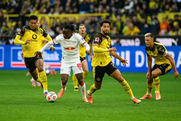 DORTMUND, GERMANY - 4 Ekim 2025: Yan Diomande, Ramy Bensebaini - 1.Bundesliga maçı Borussia Dortmund vs RB Leipzig at Signal Iduna Park.