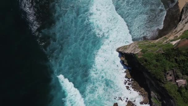 Relaxační Pohled Meditaci Útesu Ležícím Oceánu Klid Pozorování Vln Oceánu — Stock video