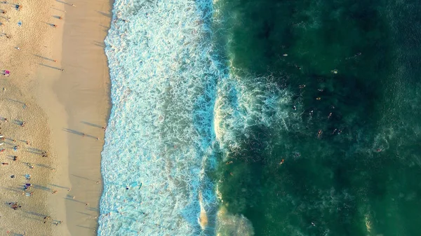 Vista Superior Praia Oceano Azul Turquesa Indiano Ilha Bali Surfistas — Fotografia de Stock