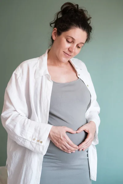 Foto Vertical Futura Madre Una Mujer Embarazada Con Gran Vientre — Foto de Stock