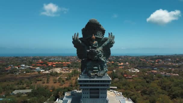Вид Воздуха Знаменитую Достопримечательность Бали Огромная Статуя Парке Gwk Священном — стоковое видео