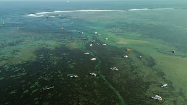 Вид Воздуха Порт Санур Острове Бали Рыбацкие Туристические Лодки Припаркованы — стоковое фото