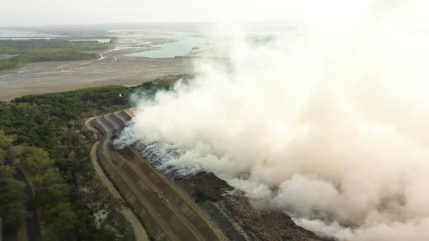 Potente Incendio Nella Più Grande Discarica Dell Isola Bali Incendio — Video Stock