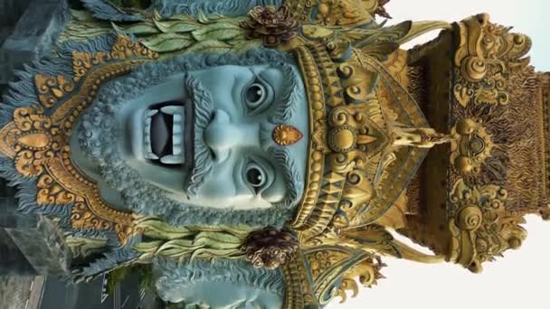 Vista Aérea Vertical Increíble Detallada Estatua Benoa Isla Bali Estatua — Vídeos de Stock
