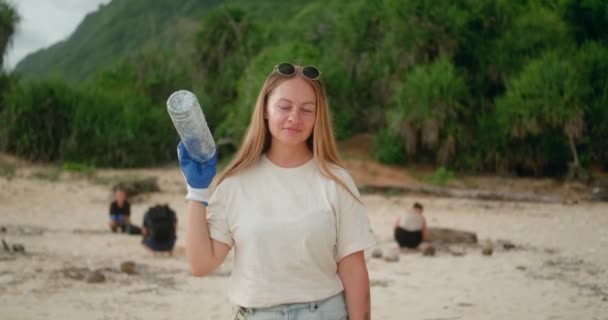 Young Woman Volunteer Cleans Beach Plastic Garbage She Has Plastic — Stock Video
