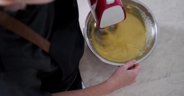 Widok Góry Proces Przygotowania Ciasta Ciasto Miodowe Zbliżenie Rąk Młodej — Wideo stockowe