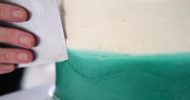Gros Plan Bord Gâteau Turquoise Blanc Qui Trouve Sur Une — Video