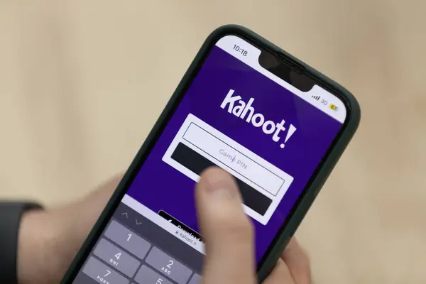 Kahoot 'la el ele tutuşmak! Ekrandaki uygulama.