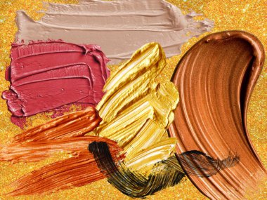 Beyaz arkaplanda çeşitli renkli fırçalar