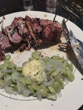 Lima fasulyeli domuz filetosu sarılmış domuz pastırması. Yüksek kalite fotoğraf