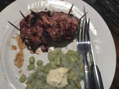 Lima fasulyeli domuz filetosu sarılmış domuz pastırması. Yüksek kalite fotoğraf