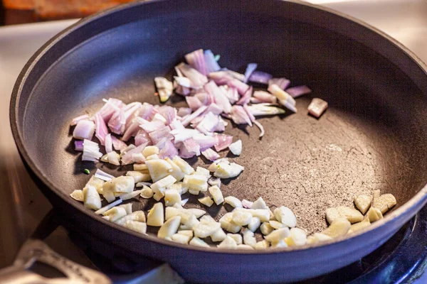 Chopped Red Onions Garlic Saute Pan High Quality Photo — Stock Photo, Image