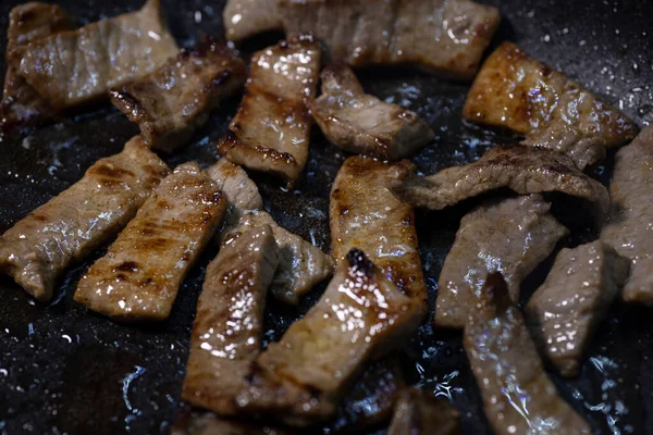 Marhahús Csíkok Főzés Egy Serpenyőben Kiváló Minőségű Fénykép — Stock Fotó
