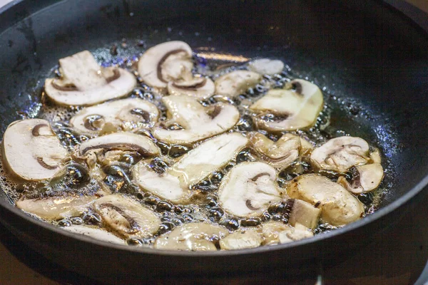 Sliced White Mushrooms Cooking Iron Skillet High Quality Photo — Stock Photo, Image