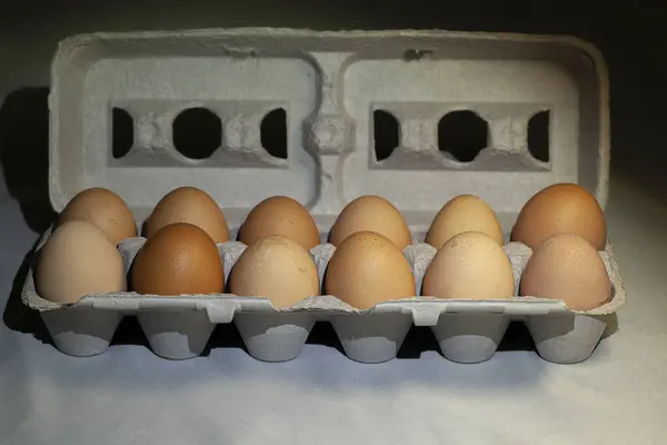 Свежие Коричневые Яйца Коробке Яйцами Высокое Качество Фото — стоковое фото