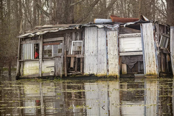 Παλιό Cajun Πλωτό Σπίτι Στο Atchafalaya Swamp Basin Υψηλής Ποιότητας — Φωτογραφία Αρχείου