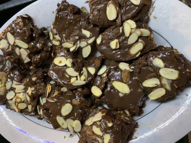 Badem ve jöleli çikolatalı çöl. Yüksek kalite fotoğraf