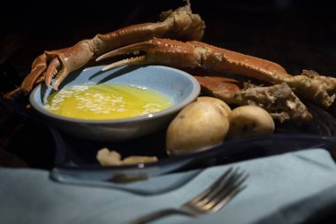 Tereyağı sürülmüş lezzetli yengeç kümeleri. Yüksek kalite fotoğraf