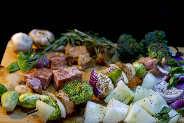 グリルチキンと野菜のケバブ 高品質の写真 — ストック写真