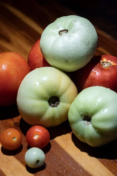 Tomates Vermelhos Verdes Frescos Foto Alta Qualidade — Fotografia de Stock