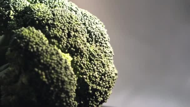 Makro Der Rotierenden Frischen Brokkoli Krone Hochwertiges Filmmaterial — Stockvideo