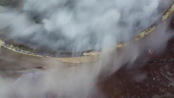 ドライアイス雲はカルドロンやパイルで蒸発する 高品質の4K映像 — ストック動画