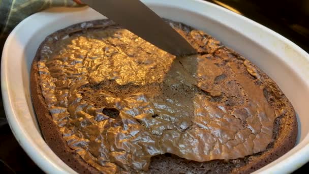 Cięcie Świeżych Pieczonych Ciasteczek Misce Wysokiej Jakości Materiał — Wideo stockowe