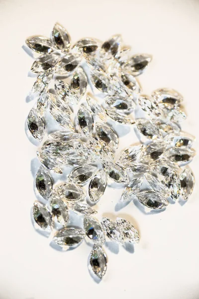 Gruppe Von Marquis Geschliffenen Diamanten Auf Weiß Hochwertiges Foto — Stockfoto