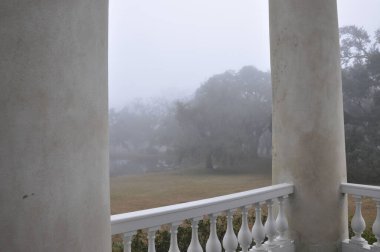 Greenwood Çiftliği 'nin tarihi sütunları. Yüksek kalite fotoğraf
