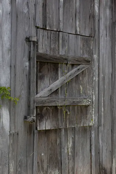 キャビンの古い木製の窓 高品質の写真 — ストック写真