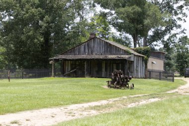 Eski ahşap işlemeli ahır dış tarafı. Yüksek kalite fotoğraf