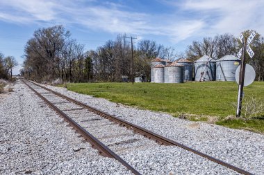 Eski silolar veya tahıl depolamak için kullanılan tahıl ambarları. Yüksek kalite fotoğraf