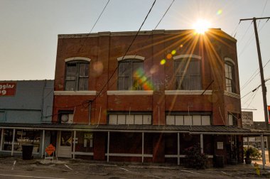 Şehir merkezindeki tarihi küçük kasaba binaları. Yüksek kalite fotoğraf