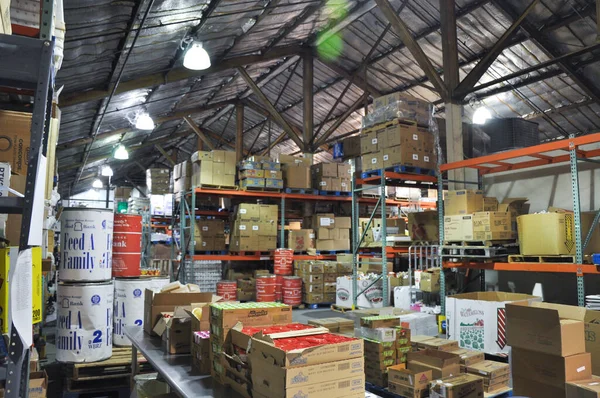 地元の食糧銀行の倉庫の内部 高品質の写真 — ストック写真