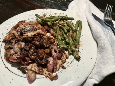 Kenarlı kaplanmış balık yemeği. Yüksek kalite fotoğraf