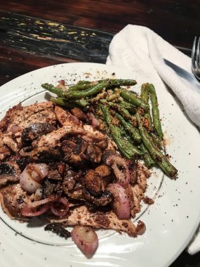 Kenarlı kaplanmış balık yemeği. Yüksek kalite fotoğraf