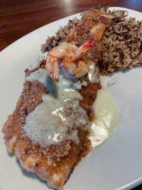 Kenarlı kaplanmış balık yemeği. Yüksek kalite fotoğraf