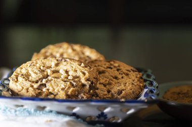 Çikolata parçacıklı ve şekerli kurabiye. Yüksek kalite fotoğraf
