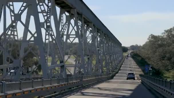 Проїхавши Через Міст Хьюї Лонг Батон Руж Високоякісні Кадри — стокове відео