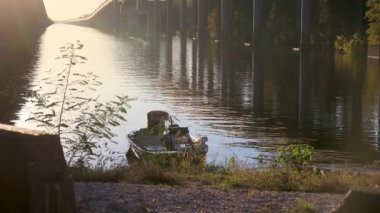 Louisiana 'da günbatımında Atchafalaya bataklık köprüsü. Yüksek kalite 4k görüntü