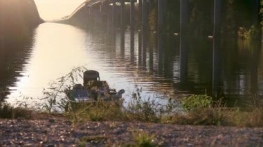 Louisiana 'da günbatımında Atchafalaya bataklık köprüsü. Yüksek kalite 4k görüntü