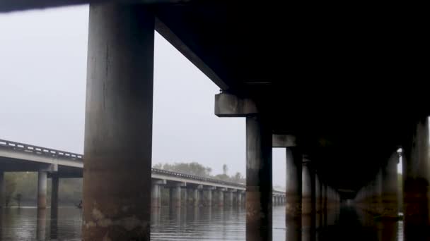 路易斯安那州的Atchafalaya沼泽桥日落时建成 高质量的4K镜头 — 图库视频影像