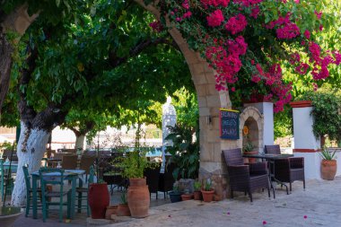 Krete Yunanistan 'daki küçük Rethymno kasabasında Yunan tavernası