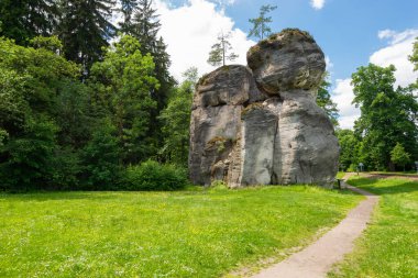 Çek Cumhuriyeti 'nde Polonya sınırı yakınlarındaki Adrspach Teplice kayalık kentinde kaya oluşumları