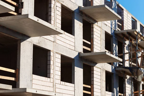 Kagyló Szerkezete Apartman Épület Tégla Falak Megerősített Beton Tüske Erkély Stock Kép
