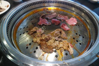 Kore usulü çiğ biftek BBQ Yakiniku