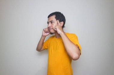 Asyalı düşünme şekli beyaz arkaplanda izole edilmiş