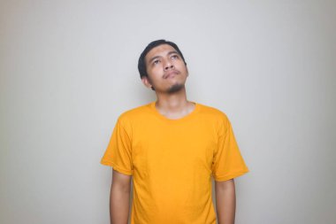 Asyalı düşünme şekli beyaz arkaplanda izole edilmiş